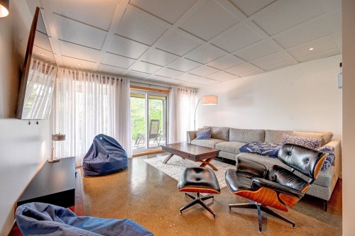 Salon - 321 Ch. Du Versant, Saint-Donat, QC - Indoor Photo Showing Other Room