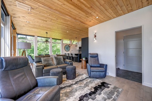 Salon - 321 Ch. Du Versant, Saint-Donat, QC - Indoor Photo Showing Living Room