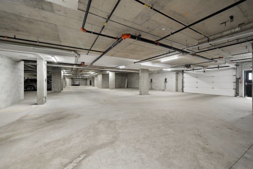 Garage - 201-645 Rue René-Lecavalier, Terrebonne (Terrebonne), QC - Indoor Photo Showing Garage