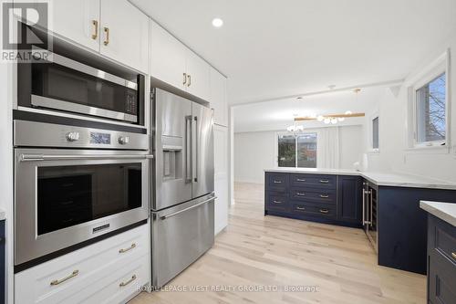 3334 Enniskillen Circle, Mississauga, ON - Indoor Photo Showing Kitchen