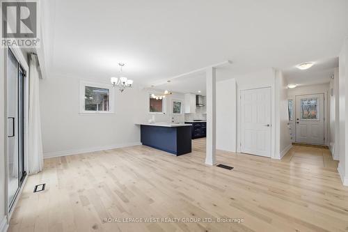 3334 Enniskillen Circle, Mississauga, ON - Indoor Photo Showing Kitchen