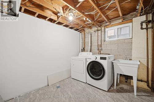 3334 Enniskillen Circle, Mississauga, ON - Indoor Photo Showing Laundry Room