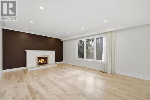 3334 Enniskillen Circle, Mississauga, ON - Indoor With Fireplace