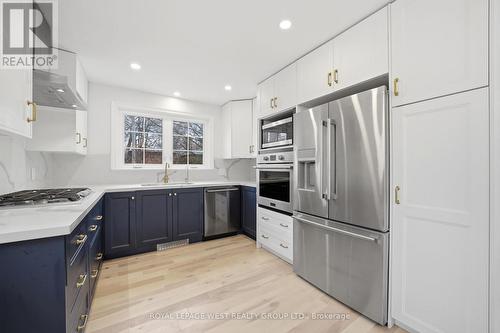 3334 Enniskillen Circle, Mississauga, ON - Indoor Photo Showing Kitchen With Upgraded Kitchen