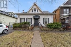 LOWER - 58 EAST AVENUE S Hamilton, ON L8N 2T4