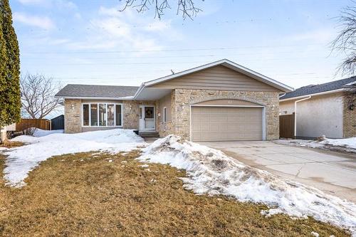 62 Manring COVE  Winnipeg, MB R2J 3N7