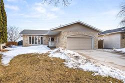 62 Manring COVE  Winnipeg, MB R2J 3N7