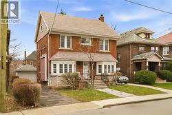 43 S BALSAM Avenue S  Hamilton, ON L8M 3A9