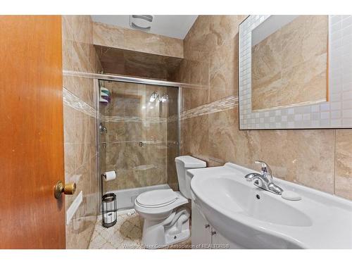 1464 Roxborough, Windsor, ON 