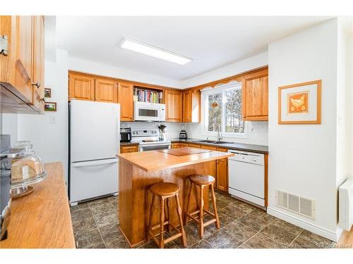 19 Mooers Dr, Fredericton, NB 