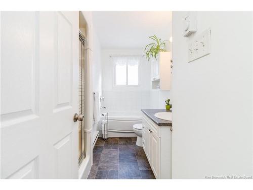 19 Mooers Dr, Fredericton, NB 