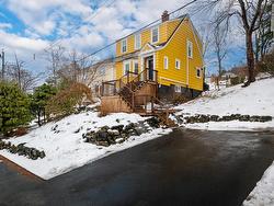 18 Dickson Avenue  Halifax, NS B3M 2W3