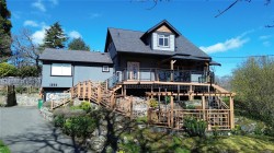 1298 Astoria St Saanich, BC V8P 1W1
