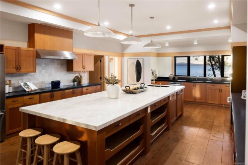 250 Holmes Rd, Salt Spring, BC 