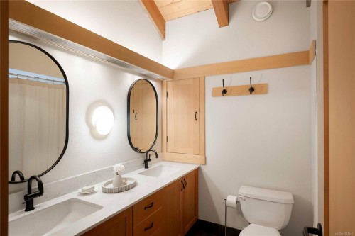 250 Holmes Rd, Salt Spring, BC 