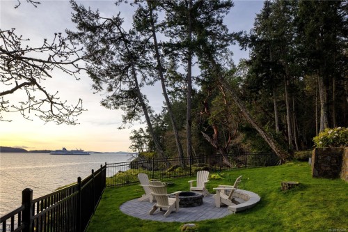 250 Holmes Rd, Salt Spring, BC 