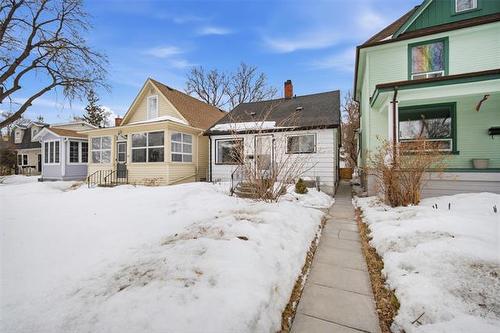 26 Smithfield Ave, Winnipeg, MB 
