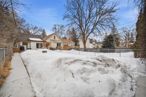26 Smithfield Ave, Winnipeg, MB 