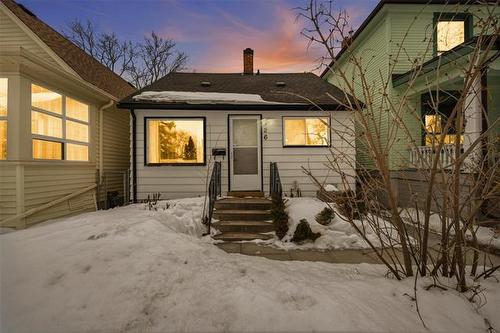 26 Smithfield Ave, Winnipeg, MB 