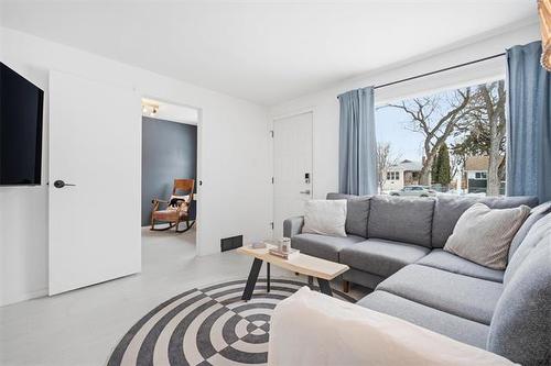 26 Smithfield Ave, Winnipeg, MB 