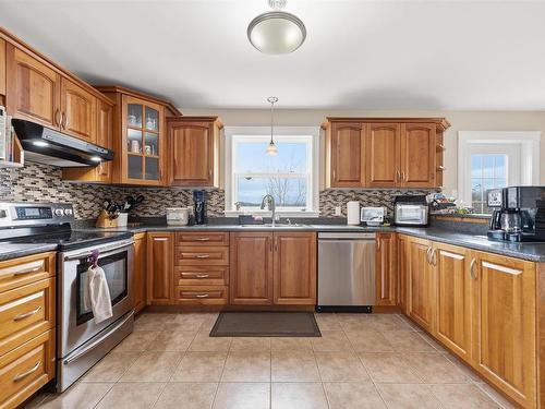 397 Hemlock Drive, Upper Tantallon, NS - Indoor Photo Showing Kitchen