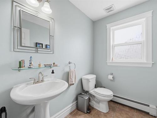 397 Hemlock Drive, Upper Tantallon, NS - Indoor Photo Showing Bathroom