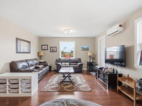 397 Hemlock Drive, Upper Tantallon, NS - Indoor Photo Showing Living Room