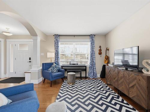 397 Hemlock Drive, Upper Tantallon, NS - Indoor Photo Showing Living Room