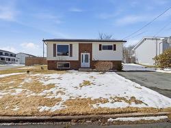 60 La Pierre Crescent  Dartmouth, NS B2W 5E2