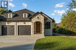 1407 STUART Lasalle, ON N9J 1Y4