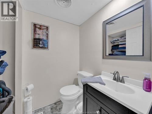 8 Maple, Mcgregor, ON - Indoor Photo Showing Bathroom