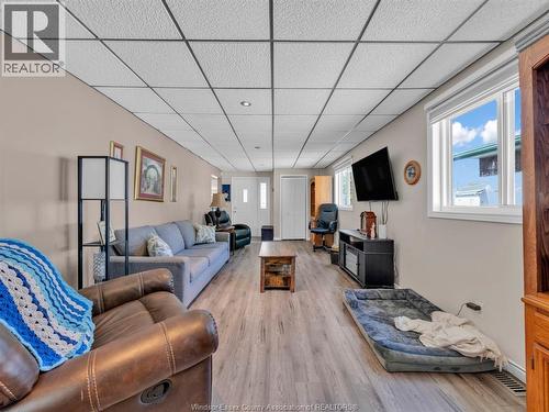 8 Maple, Mcgregor, ON - Indoor