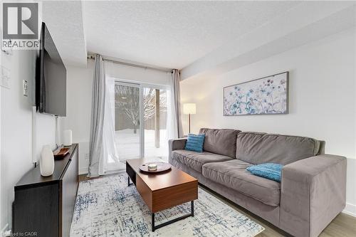 185 Windale Crescent Unit# 1C, Kitchener, ON - Indoor Photo Showing Living Room