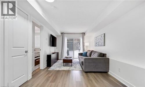 185 Windale Crescent Unit# 1C, Kitchener, ON - Indoor Photo Showing Living Room