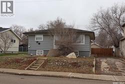 764 Fairford STREET E Moose Jaw, SK S6H 0G2