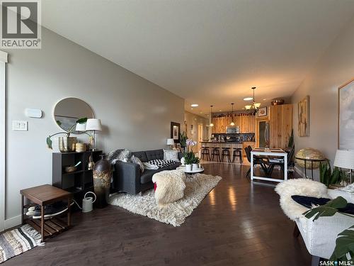 266 - 270 14Th Avenue Ne, Swift Current, SK - Indoor Photo Showing Living Room
