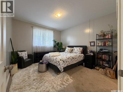 266 - 270 14Th Avenue Ne, Swift Current, SK - Indoor Photo Showing Bedroom