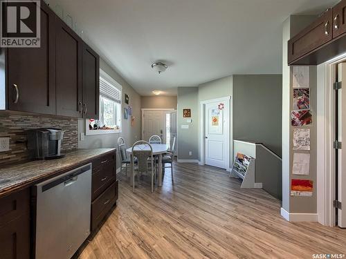 266 - 270 14Th Avenue Ne, Swift Current, SK - Indoor Photo Showing Kitchen