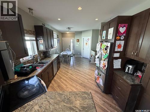 266 - 270 14Th Avenue Ne, Swift Current, SK - Indoor Photo Showing Kitchen