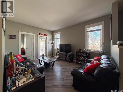 266 - 270 14Th Avenue Ne, Swift Current, SK - Indoor Photo Showing Living Room