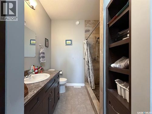 266 - 270 14Th Avenue Ne, Swift Current, SK - Indoor Photo Showing Bathroom