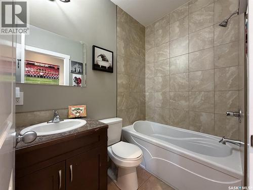 266 - 270 14Th Avenue Ne, Swift Current, SK - Indoor Photo Showing Bathroom