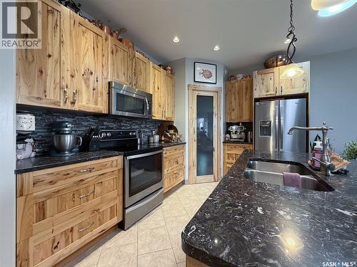 266 - 270 14Th Avenue Ne, Swift Current, SK - Indoor Photo Showing Kitchen With Double Sink