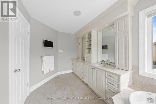 144 Whernside Terrace, Ottawa, ON - Indoor Photo Showing Bathroom