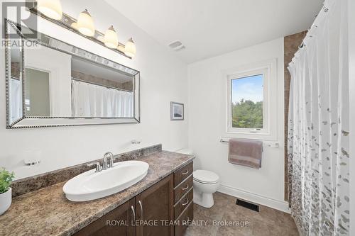 144 Whernside Terrace, Ottawa, ON - Indoor Photo Showing Bathroom