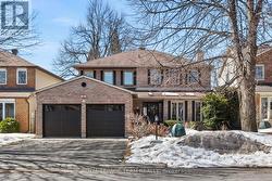 8 HUNTSMAN CRESCENT  Ottawa, ON K2M 1J2