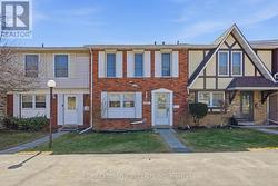 4 - 2252 UPPER MIDDLE ROAD  Burlington, ON L7P 2Z9