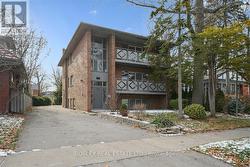 24 OAKWOOD AVENUE N  Mississauga, ON L5G 3L7