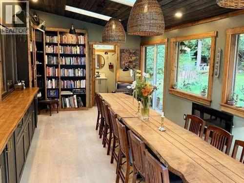 9340 Malaspina Rd, Powell River, BC - Indoor Photo Showing Dining Room