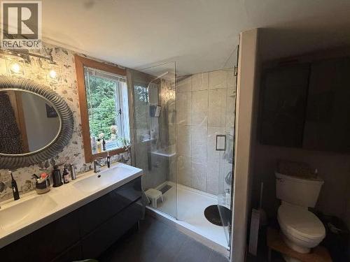 9340 Malaspina Rd, Powell River, BC - Indoor Photo Showing Bathroom